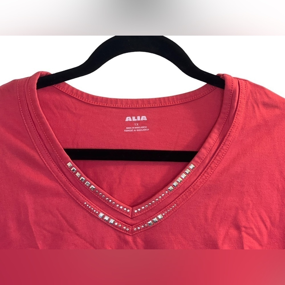 Sale Alia Women’s Top 1X Coral V-Neck Short Sleeves Sequins - Picture 3 of 10
